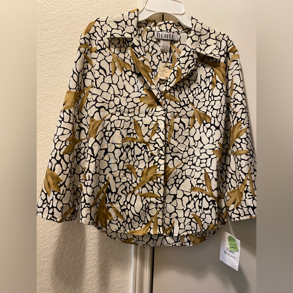 Beate Button Front Top